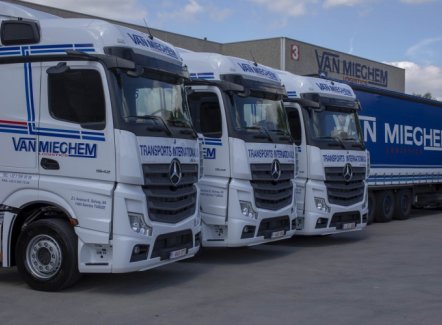 Van Mieghem laat de eerste Actros zonder achteruitkijkspiegels leveren