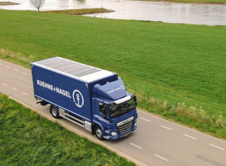 Kuehne + Nagel overtuigd door zonnepanelen op het dak van de truck