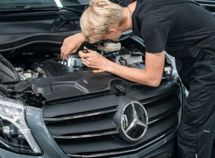 Mercedes-Benz recherche des techniciens