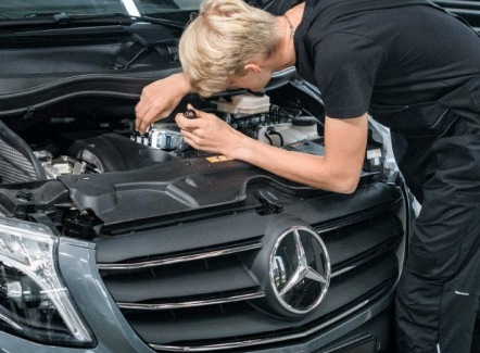 Mercedes-Benz gaat zelf op zoek naar technici
