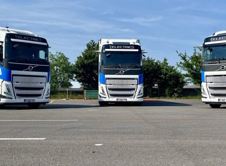 Primeur: VDAB neemt drie elektrische trucks in ontvangst