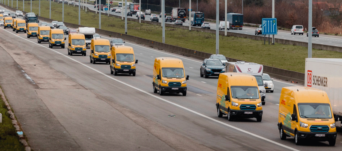 DHL Express zet 100 Ford E-Transit in