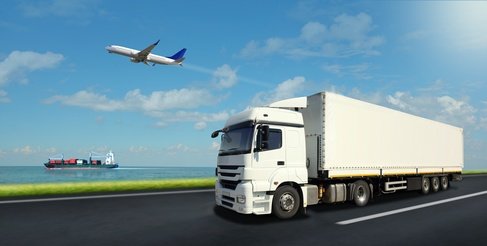 Transport en Logistiek: tekort aan kandidaten in een sector waar meer dan 85% van de werknemers tevreden zijn.